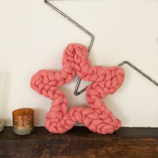 Chunky knit wreath in pink